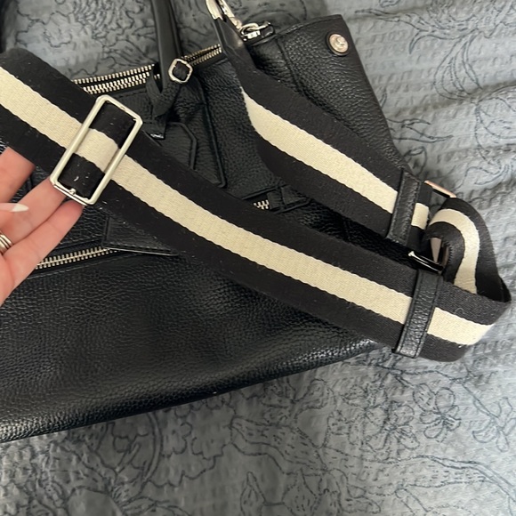 Marc Jacobs Gotham City EW Tote Weekender Bag - Picture 10 of 14